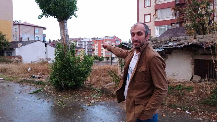Şehir merkezine yıldırım düştü, fenalaşan bir kişi hastaneye kaldırıldı