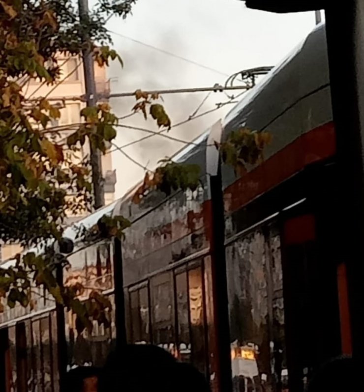 Tramvayda çıkan yangın paniğe neden oldu