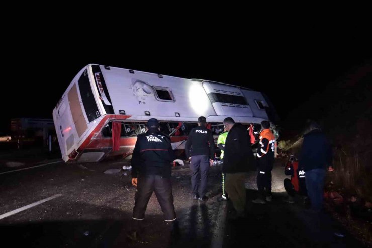 Kayseri’de yolcu otobüsü devrildi: 8’i ağır 38 yaralı