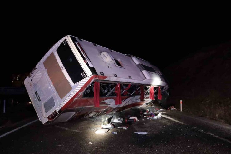 Kayseri’de yolcu otobüsü devrildi: 8’i ağır 38 yaralı