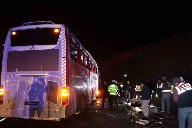 Kayseri’de yolcu otobüsü devrildi: 8’i ağır 38 yaralı