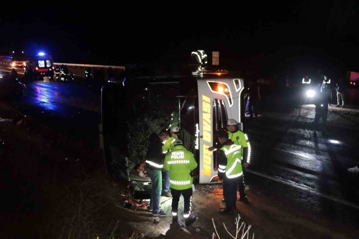 Kayseri’de yolcu otobüsü devrildi: Çok sayıda yaralı var