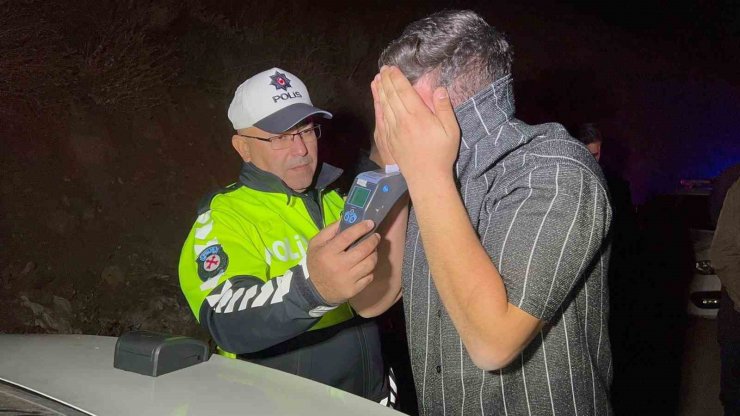 Polisi peşine taktı, yakalanınca “Yanlış yapıyorsun abi” dedi