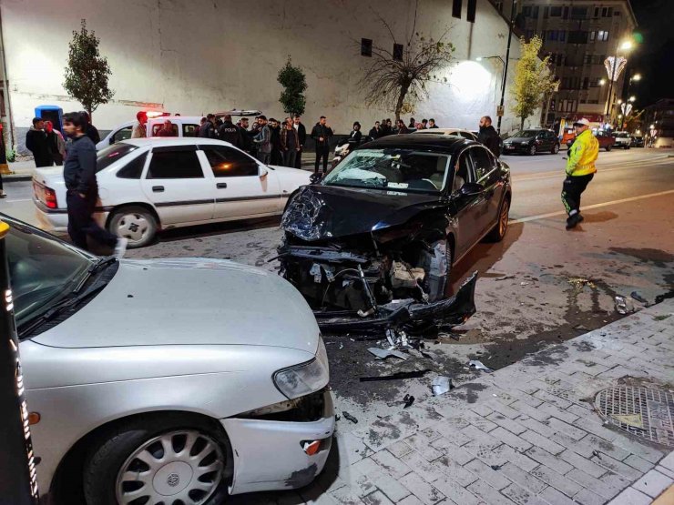 Sivas’ta zincirleme trafik kazası: 4 yaralı