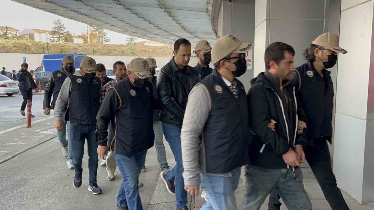 Kıskaç Operasyonu’nda yakalanan 4 FETÖ üyesi adliyeye sevk edildi
