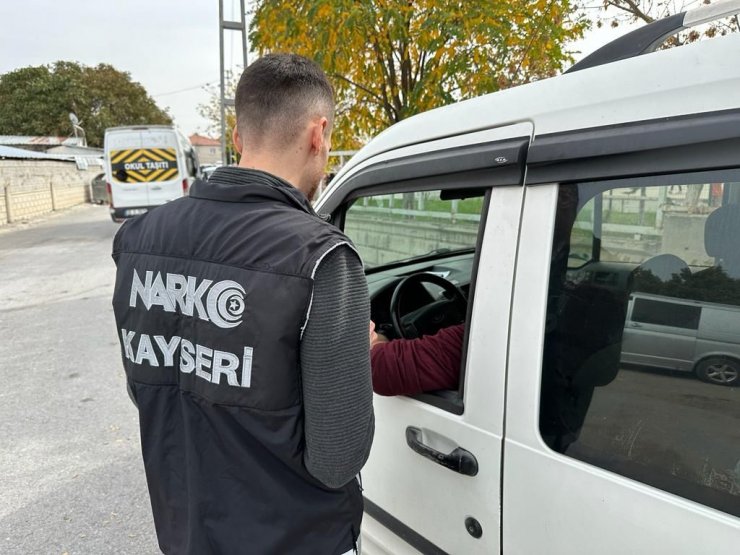 Narkotik Polisi, okul civarı ve metruk binaları denetledi
