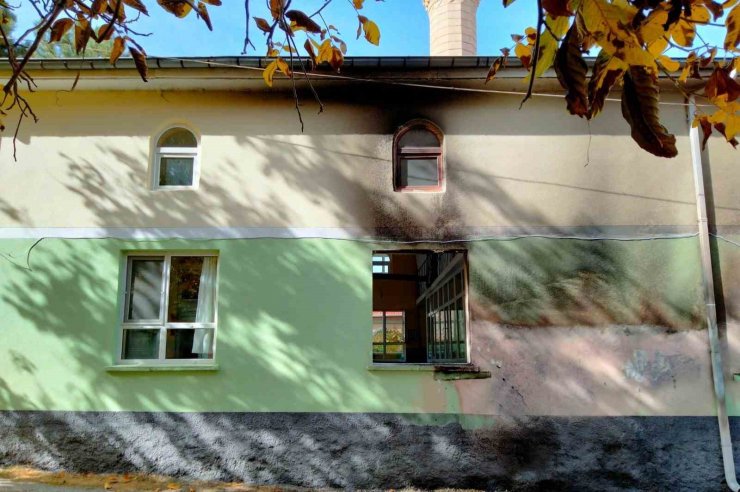 İmamın aracını kundakladı, cami ve lojman da zarar gördü
