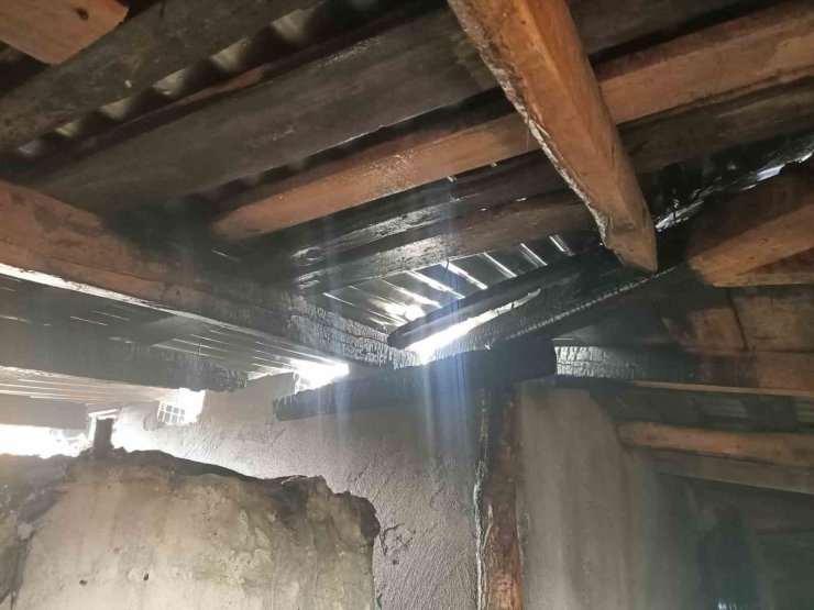 Ekiplerin hızlı müdahalesi yangının yayılmasını önledi