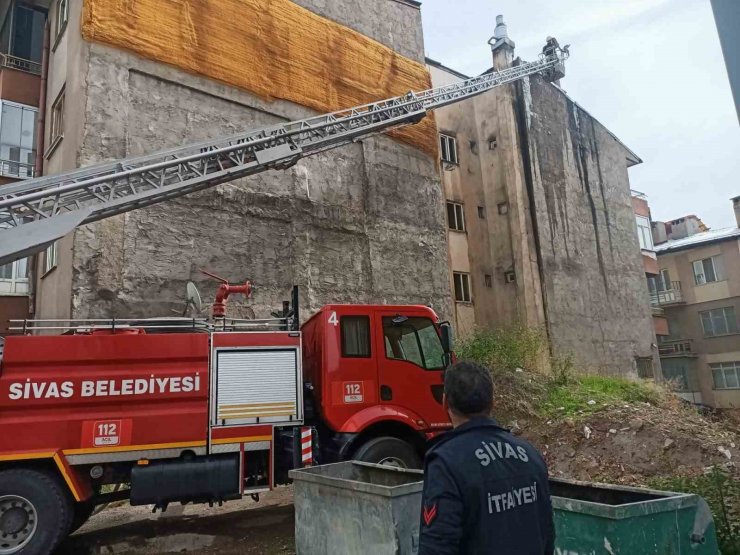 Ekiplerin hızlı müdahalesi yangının yayılmasını önledi