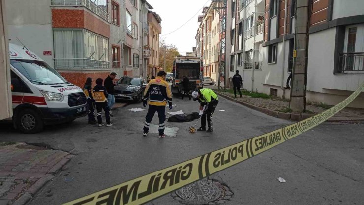 Çeşmeden su doldurup evine gidiyordu, fark etmeyen çöp kamyonu ölümüne neden oldu