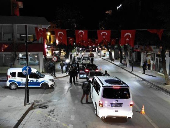 Aksaray’daki uygulamalarda 850 kişi denetimden geçirildi