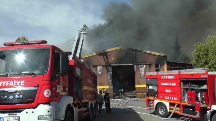 Kayseri’deki fabrika yangını 2 saatte kontrol altına alındı