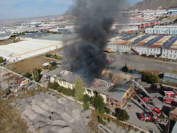 Kayseri’deki fabrika yangını 2 saatte kontrol altına alındı