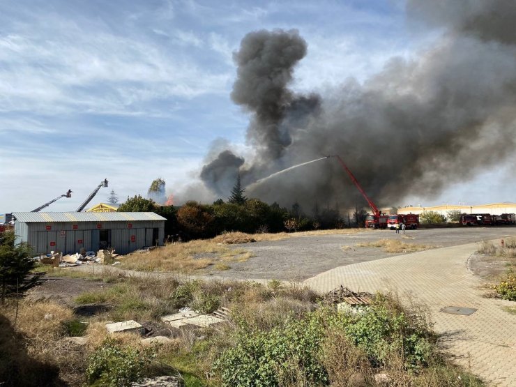 Kayseri’de fabrika yangını: Ekipler müdahale ediyor