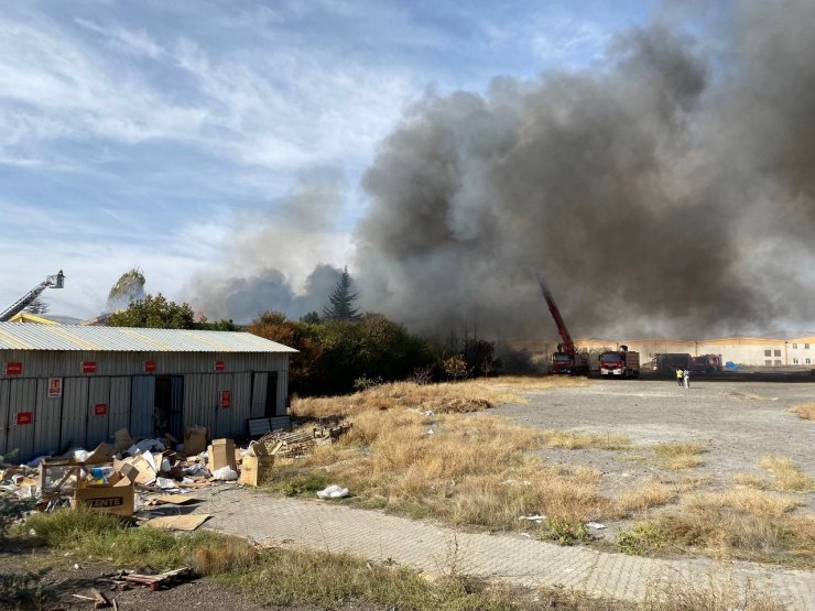 Kayseri’de fabrika yangını: Ekipler müdahale ediyor