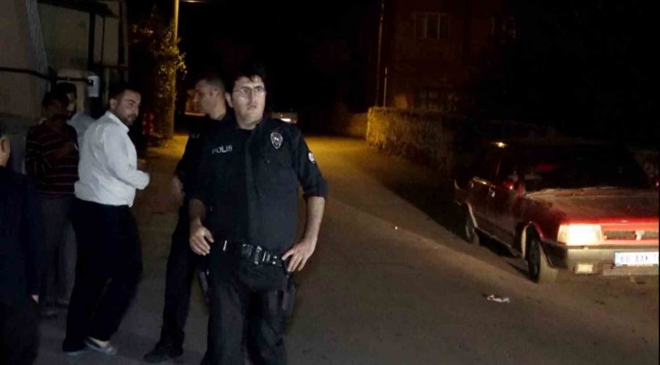 Polisin gazetecileri uzaklaştırdığı olay yerinde vatandaş elini kolunu salla sallaya gezdi