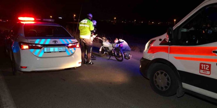 Devrilen motosikletin sürücüsü ağır yaralandı