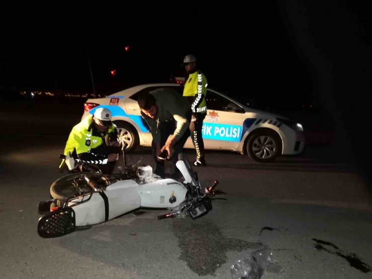 Devrilen motosikletin sürücüsü ağır yaralandı