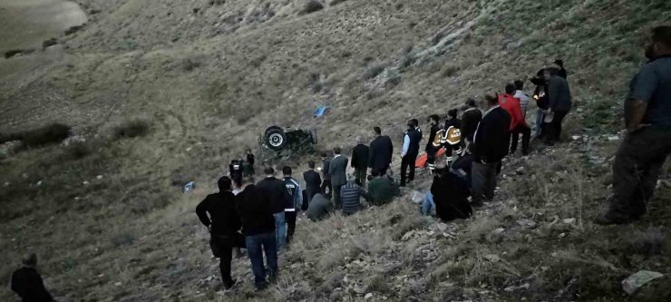 Sivas’ta traktör 400 metrelik uçurumdan uçtu: 1 ölü