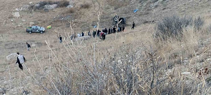 Sivas’ta traktör 400 metrelik uçurumdan uçtu: 1 ölü
