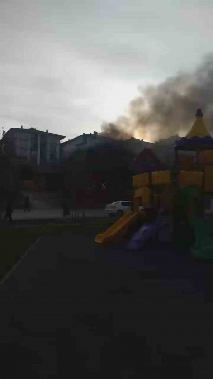Ankara’da gecekondu yangını paniğe neden oldu