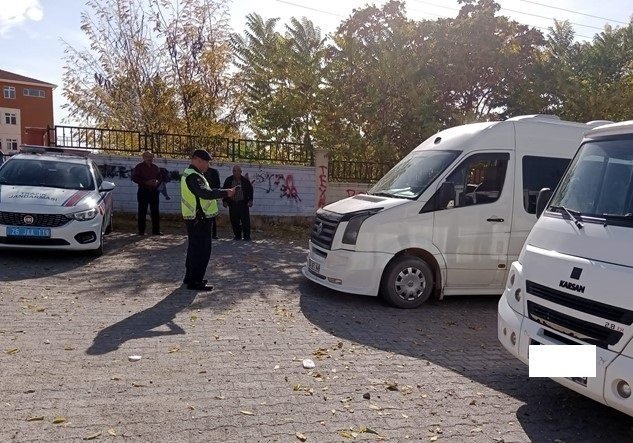 Jandarma ekiplerinden okul servislerine denetim