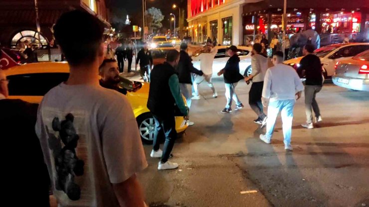 Yol verme tartışması tekmeli yumruklu kavgaya dönüştü