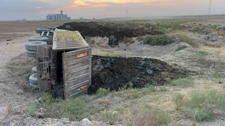 Aksaray’da kamyon şarampole devrildi: 2 yaralı