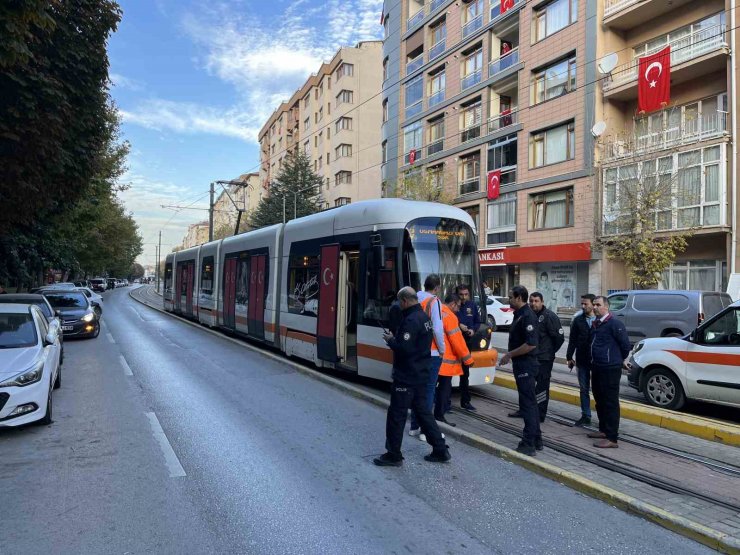 Tramvayın çarptığı 16 yaşındaki genç kız yaralandı