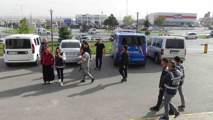 Tutuklanan uyuşturucu taciri kadın: "Bir şey geçti elinize iyi çekin"