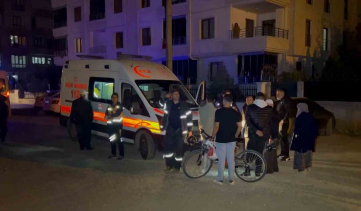Bahçeye kaçan topunu almak isteyen çocuğu önce elektrik çarptı sonra teller kesti
