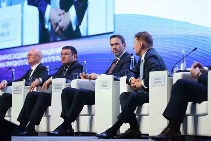 Bakan Bayraktar: "Türkiye’de enerji merkezini 2024’te oluşturabileceğimizi düşünüyorum"