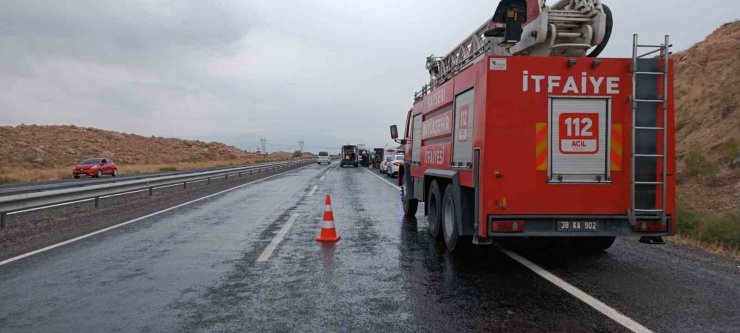Kayseri’de midibüs devrildi: 15 yaralı