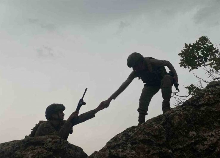 MSB: “Pençe-Kaplan, Pençe-Şimşek ve Pençe-Kilit operasyonları kapsamında arama-tarama, keşif-gözetleme, pusu-devriye ve yol yapım-onarım faaliyetlerine başarıyla devam ediyor”