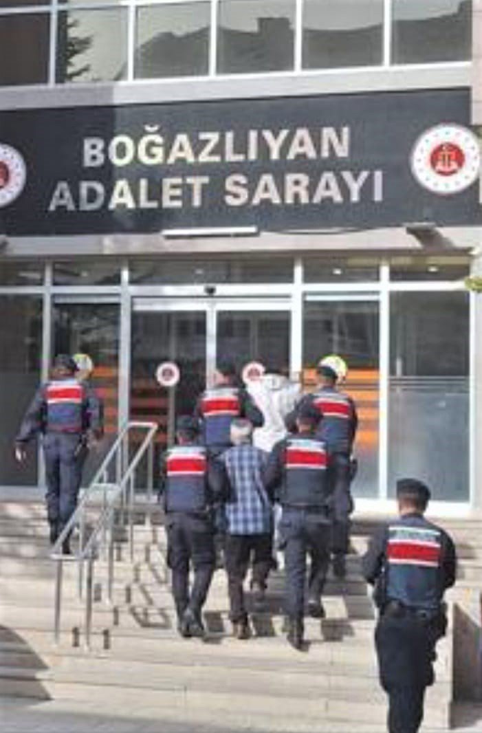 Uyuşturucu maddeyi sobada yakmak isterken yakayı ele verdiler