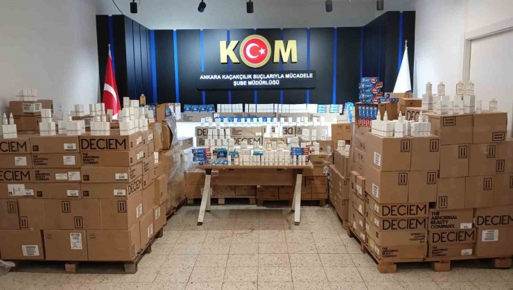 Ankara’da ele geçirilen 4 milyon liralık kaçak kozmetik ürünler emniyette sergilendi