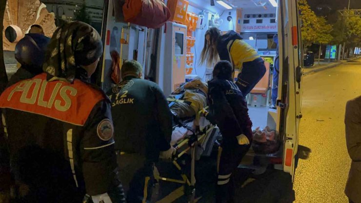 Motosikletin çarptığı yaya ağır yaralandı
