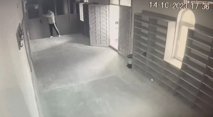 Kayseri’de 5 ayrı camiden hırsızlık yapan şahıs önce kameraya sonra polis yakalandı