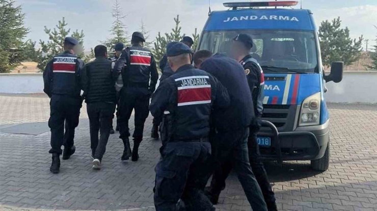Jandarmadan aranan şahıslara yönelik operasyon: 3’ü tutuklandı, 2’si gözaltında
