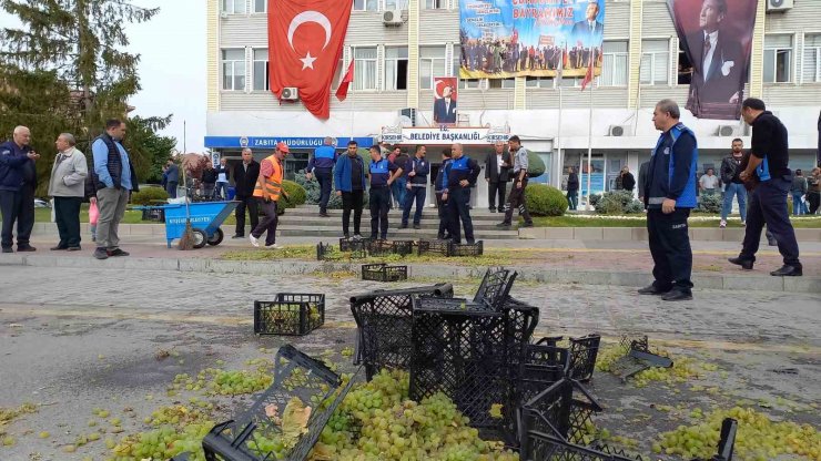 Satıcı kasasını belediyeye attı