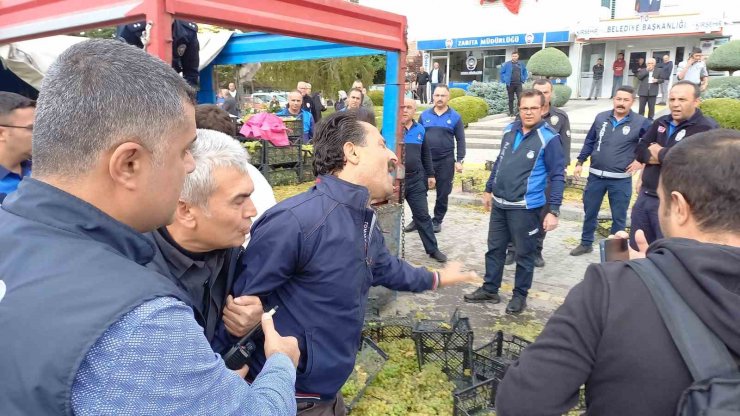 Satıcı kasasını belediyeye attı