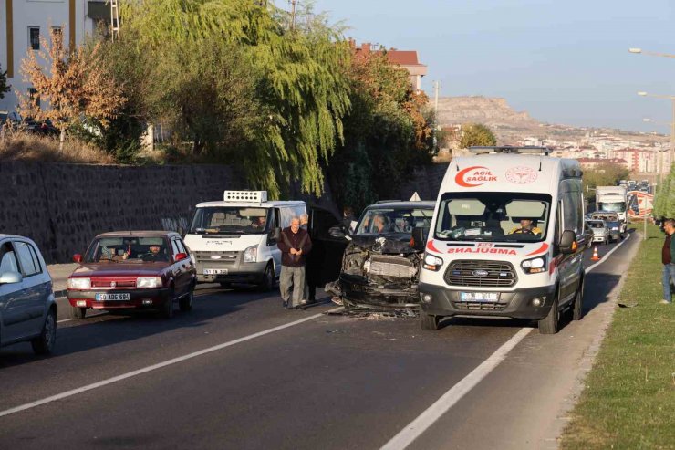 100 metrede 3 kaza: 2 yaralı