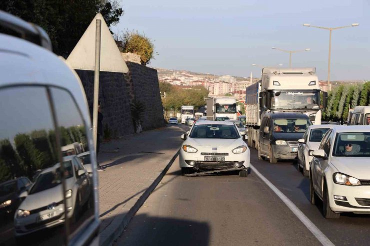 100 metrede 3 kaza: 2 yaralı