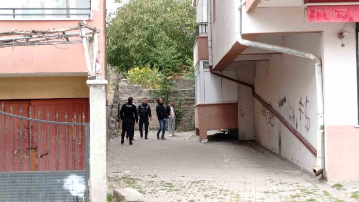 4. kattan düşen 1,5 yaşındaki bebek ağır yaralandı