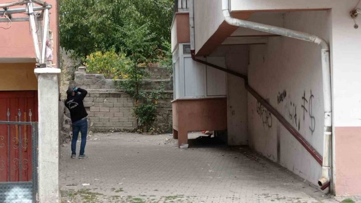 4. kattan düşen 1,5 yaşındaki bebek ağır yaralandı