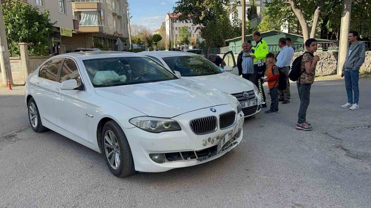 Kazada yaralandı ama çantasını asla bırakmadı