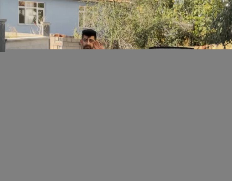 El sallayıp “merhaba” dedi, “bu kadar kovalamaya gerek yok” deyip polise sitem etti