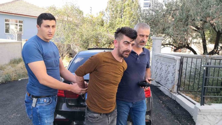 El sallayıp “merhaba” dedi, “bu kadar kovalamaya gerek yok” deyip polise sitem etti