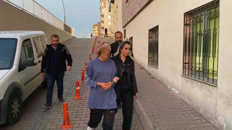 Kocasını bıçaklayarak öldüren kadın tutuklandı