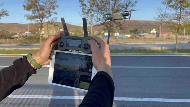 Aksaray’da kırmızı ışıkta geçen sürücüler dron ile böyle görüntülendi